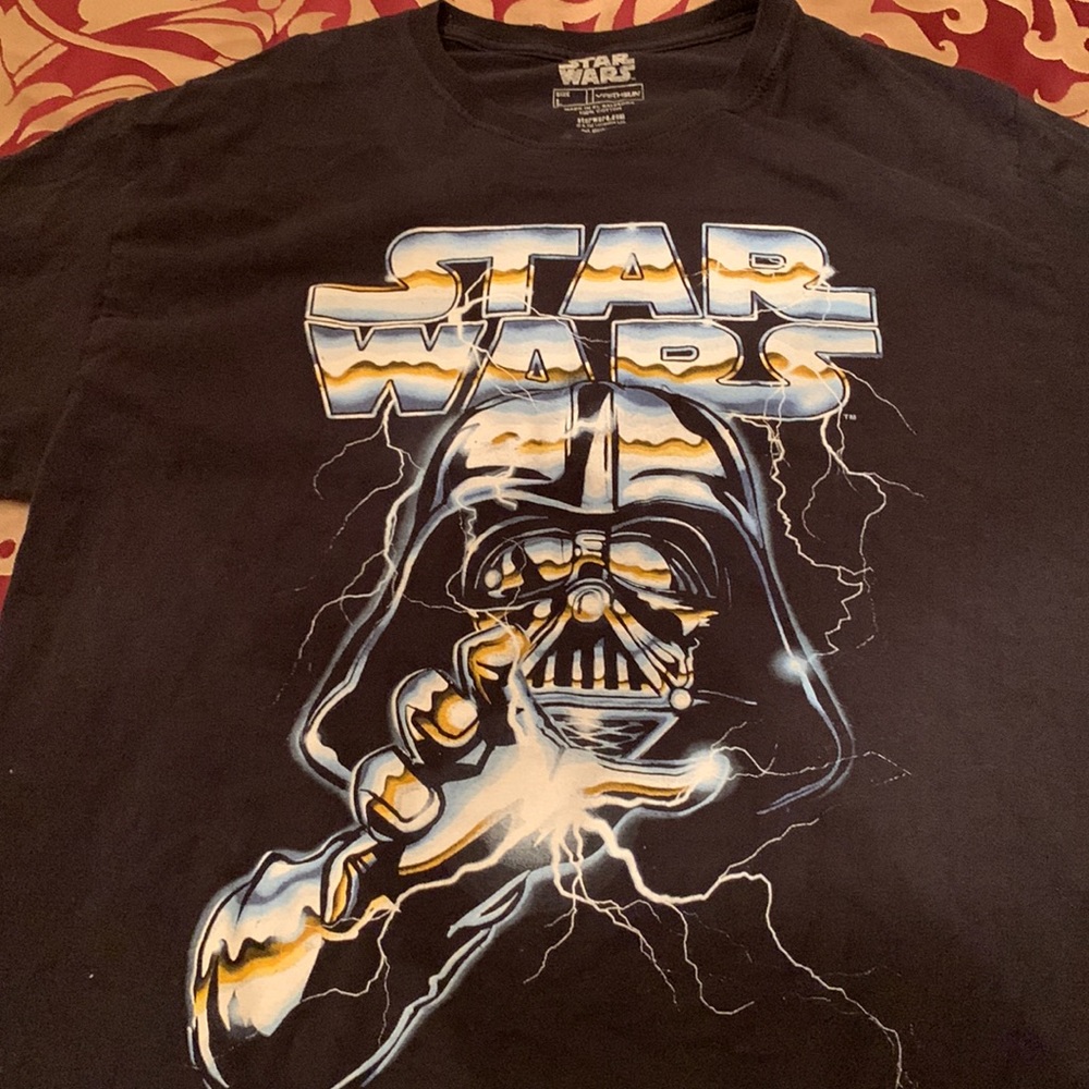 Mens Star Wars T-shirt size large. Good condition. No flaws